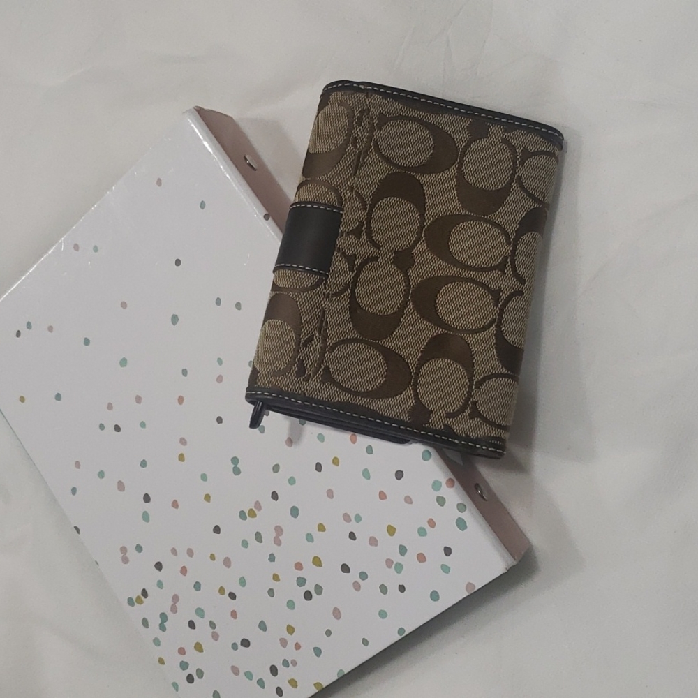 Coach Medium Wallet - Picture 2 of 4